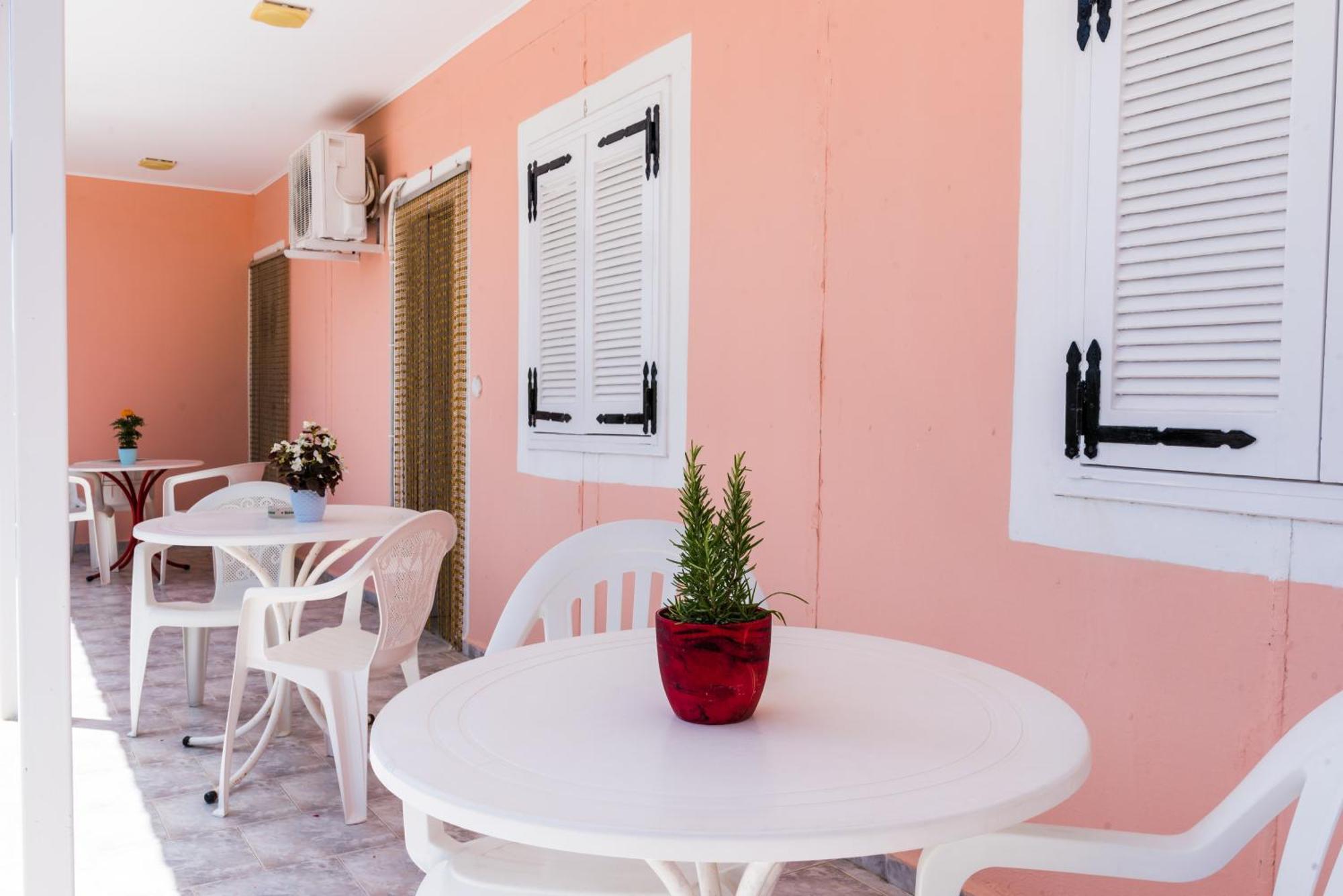 לגאנאס Roussa'S Apartments מראה חיצוני תמונה