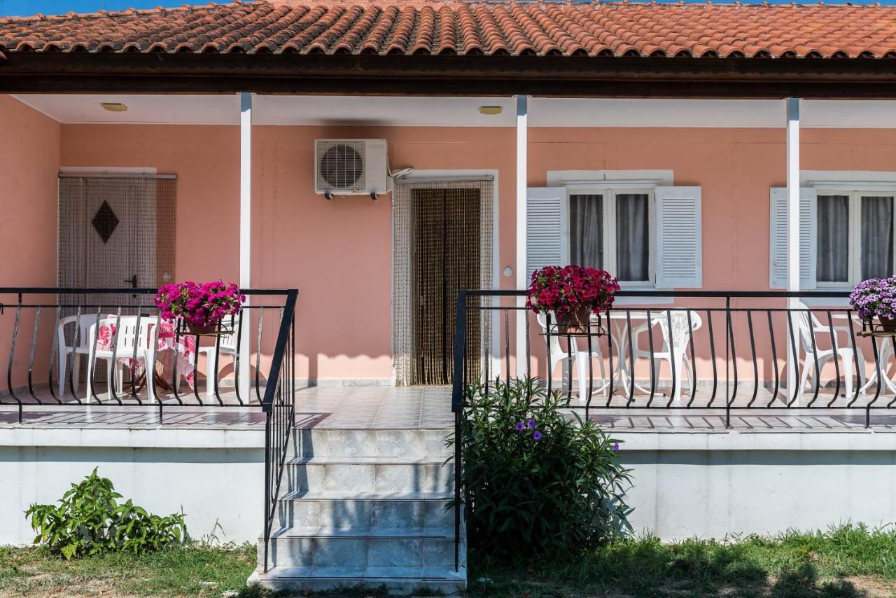 לגאנאס Roussa'S Apartments מראה חיצוני תמונה